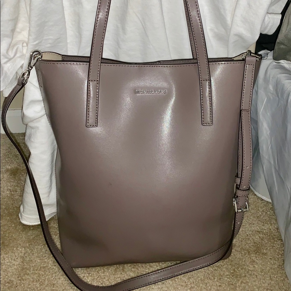 Michael Kors Bucket Tote